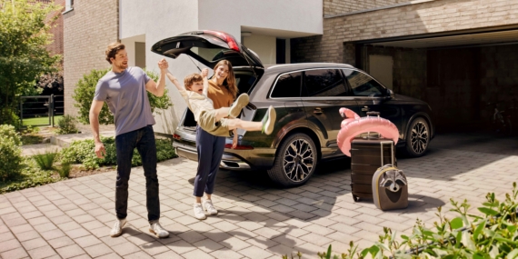 1752130036_PremiumContact7_Main_Shot_People_cropVisual_RGB_highres