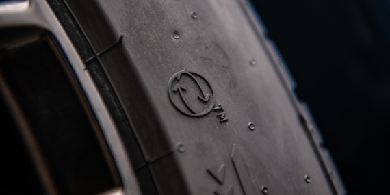 1752218405_Pirelli_Logo_Bio_Based_RecycledMaterials