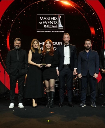 Mercedes-Benz Türk Sağlık Bakım Tırıyla En İyi Roadshow Ödülünü Kazandı