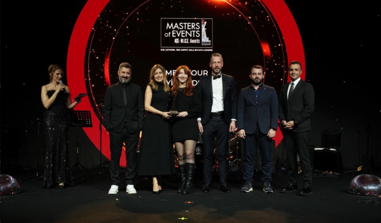 Mercedes-Benz Türk Sağlık Bakım Tırıyla En İyi Roadshow Ödülünü Kazandı