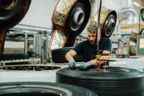 Continental Otonom Robotlarla Lastik Üretiminde Ergonomiyi Artırdı