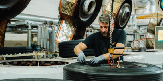 Continental Otonom Robotlarla Lastik Üretiminde Ergonomiyi Artırdı