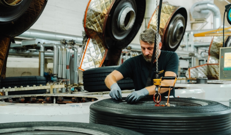 Continental Otonom Robotlarla Lastik Üretiminde Ergonomiyi Artırdı