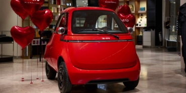 Microlino Beymen Zorlu’da: Sevgililer Günü İçin Milano Red Şıklığı