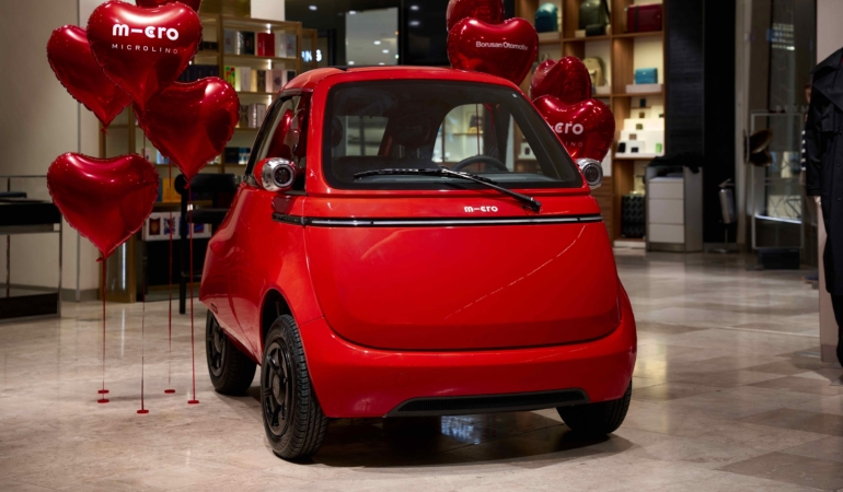 Microlino Beymen Zorlu’da: Sevgililer Günü İçin Milano Red Şıklığı